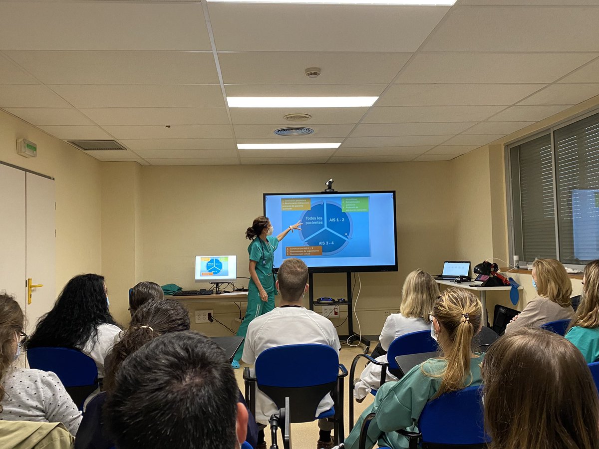 Hoy nos formamos en broncoscopia en críticos con sesión de nuestra neumóloga <a href="/rociogado/">Rocio Gallego</a> y práctica en simulador. Gracias a Neumo HSPA <a href="/pulmoncitos/">Jaime Corral</a>