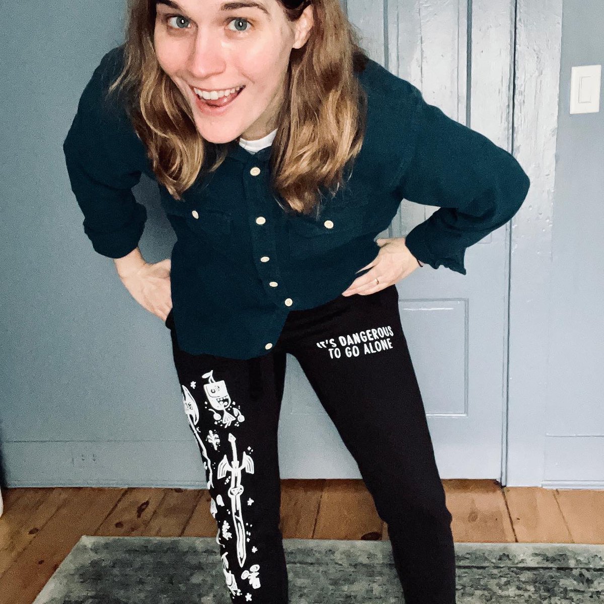 jennyowenyoungs's tweet photo. 🚨🚨🚨 MERCH DROP 🚨🚨🚨

‘Tis the season, babyyyyy

It’s Dangerous joggers + tees (art by @pamwishbow / design by @mdrndvsn) 

Danger Mountain D20s (made by @dicekatdice)

Frankio stickers (designed by @KorgiKandi)

…and more:

https://t.co/13Rzu9uj4H https://t.co/1J9we2twz0