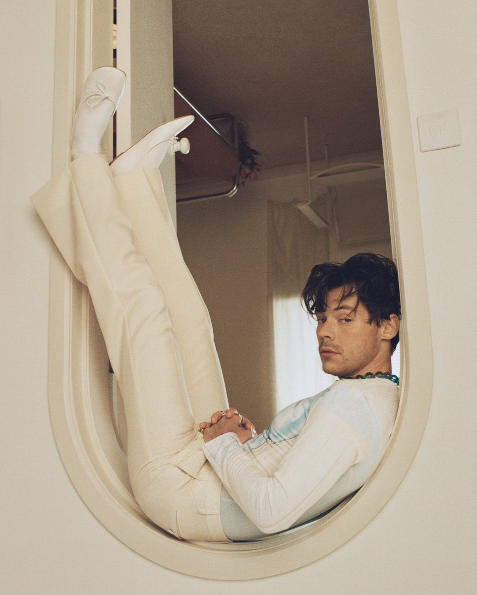 hsdaily's tweet image. Harry’s House has been nominated in ALBUM OF THE YEAR at this year’s Grammys!🍾