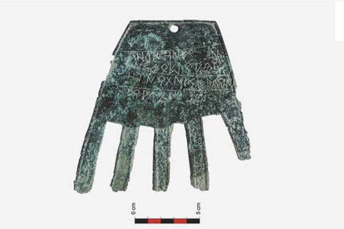Sorioneku: good fortune.
Researchers have discovered this word, the oldest testimony in Basque, written 2100 years ago. 
They think the hand in bronze could have been used to protect a home, hanging at the front door.
Isn’t it beautiful? 
I want a Sorioneku for my door 🥰