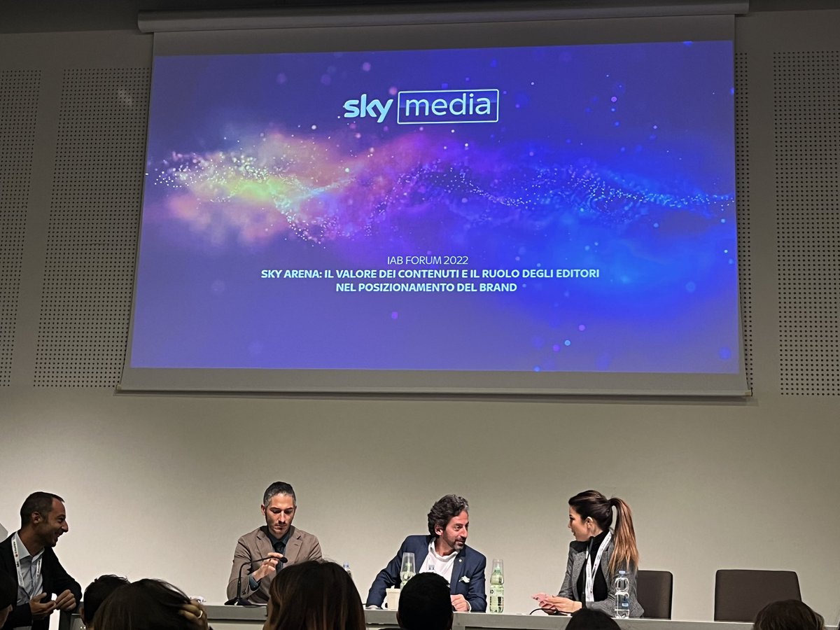 MineoSabrina's tweet photo. Tema dello @Iabforum 2022 è: decodificare il cambiamento. Sky è una realtà da 20 anni dimostra la sua passione per le novità e per i territori inesplorati. Dal rettangolare mondo della tv—> al complesso ma più aperto habitat del digital.  @SkyItalia @FedericaMasolin https://t.co/Xspd8MPFQS
