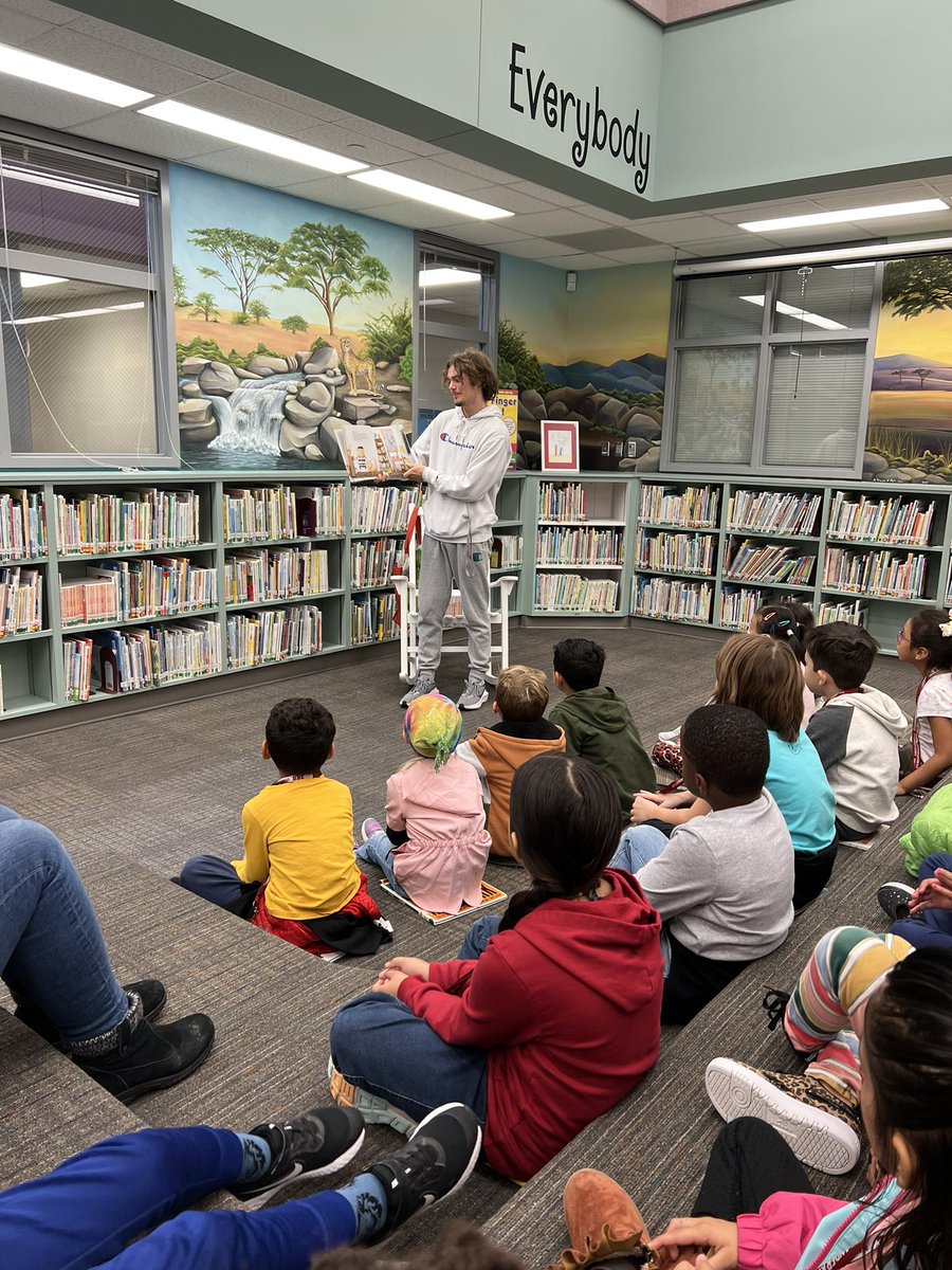 TompkinsLibrary's tweet photo. Great morning celebrating reading with the @rrelibrary, some fantastic 1st grade classes and two of our amazing @OTHSeducation students! #KatyReadsTogether https://t.co/HaVa9V4Sdd