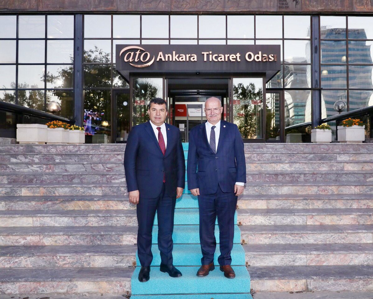 Sirnaktso's tweet photo. Ankara Ticaret Odası (ATO) seçimlerinde yeniden Yönetim Kurulu Başkanlığı’na seçilen hemşerimiz Sn. Gürsel Baran’ı tebrik ediyor, başarılar diliyorum. 

Osman Geliş  / Şırnak TSO Başkanı https://t.co/9DHQZy6Oym
