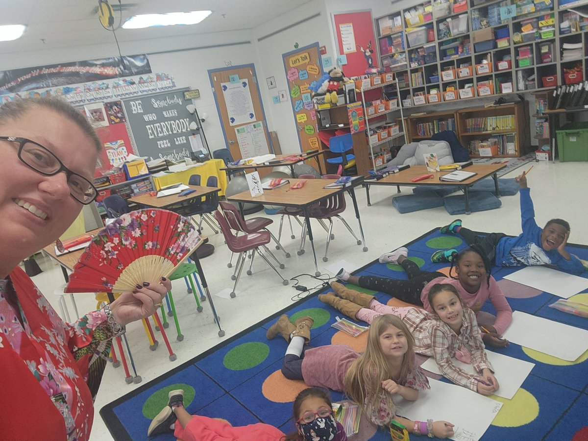 RileyGiftedEd's tweet photo. 1st and 2nd graders rocking some ancient Chinese. It was a struggle at first to go from right to left, but they got the hang of it. They were very glad that they don't have to memorize hundreds of symbols to read and write. #makelearningfun @SwansCreekES https://t.co/VGhndfOLCK