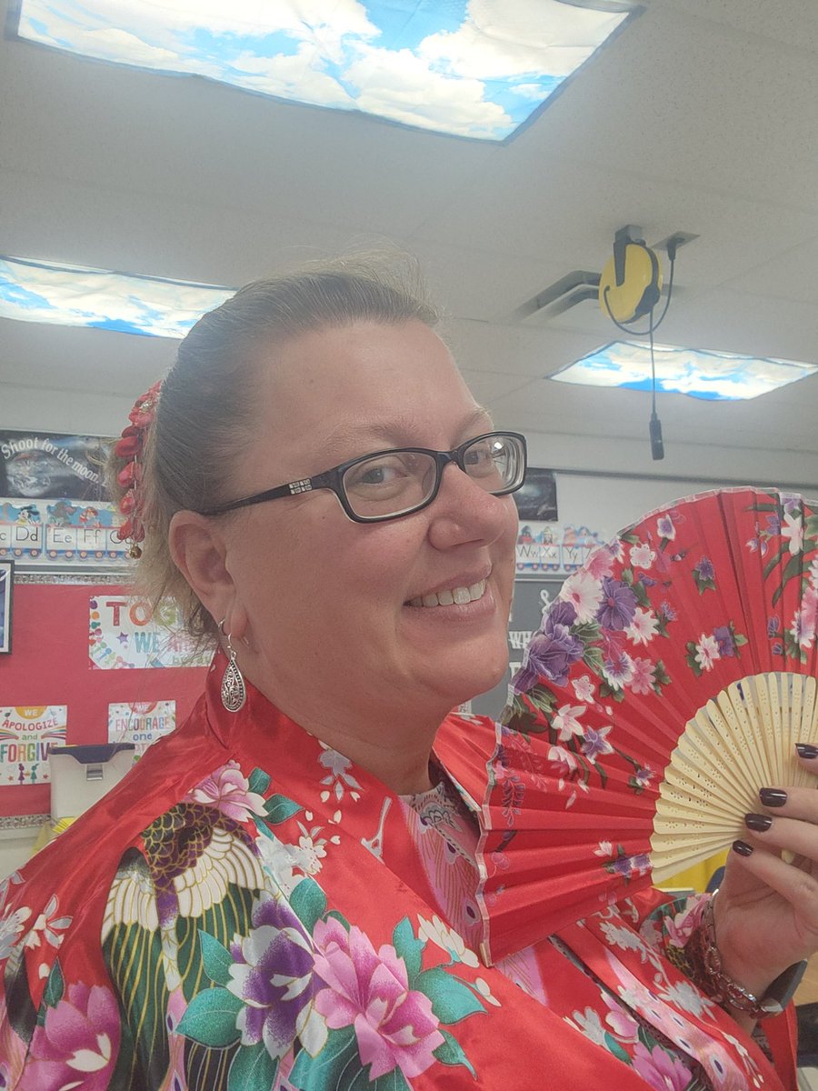 1st and 2nd graders rocking some ancient Chinese. It was a struggle at first to go from right to left, but they got the hang of it. They were very glad that they don't have to memorize hundreds of symbols to read and write. #makelearningfun <a href="/SwansCreekES/">Swans Creek Elem</a>