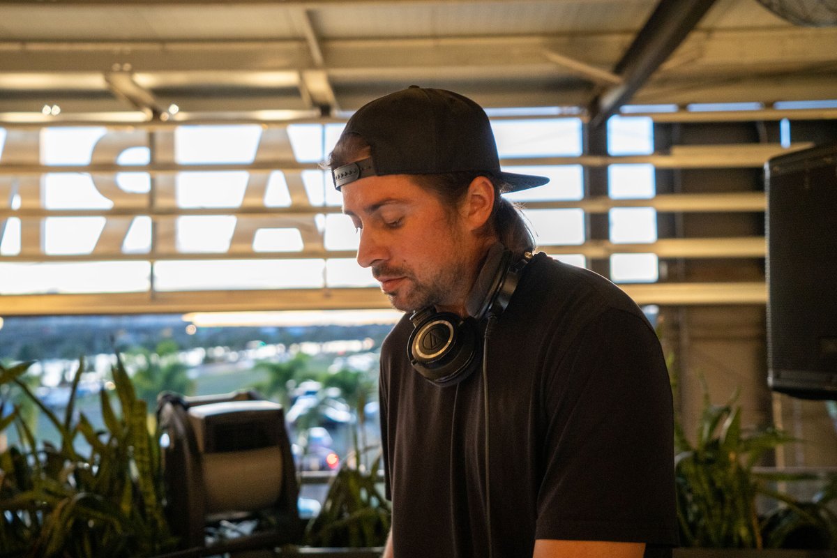 Headphoneheavy's tweet photo. Stopped by m.bird Tampa to snap some pictures and interview @sidetrakdmusic during his set last Saturday. Look out for our article this week! 🖊️📸 #producerinterview #livemusic #edm #edmnews https://t.co/8WJ7mcKx6U
