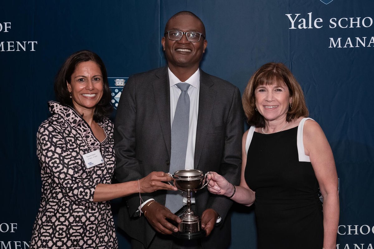 Congratulations to #YaleSOMAlumni @namrita_kapur ’97 and @alevere ’83, who were honored this month by the SOM New York City Alumni Chapter with the Leadership in Business and Society Award. Read more about the event: yalesom.io/3TC7LuH @YaleCBEY