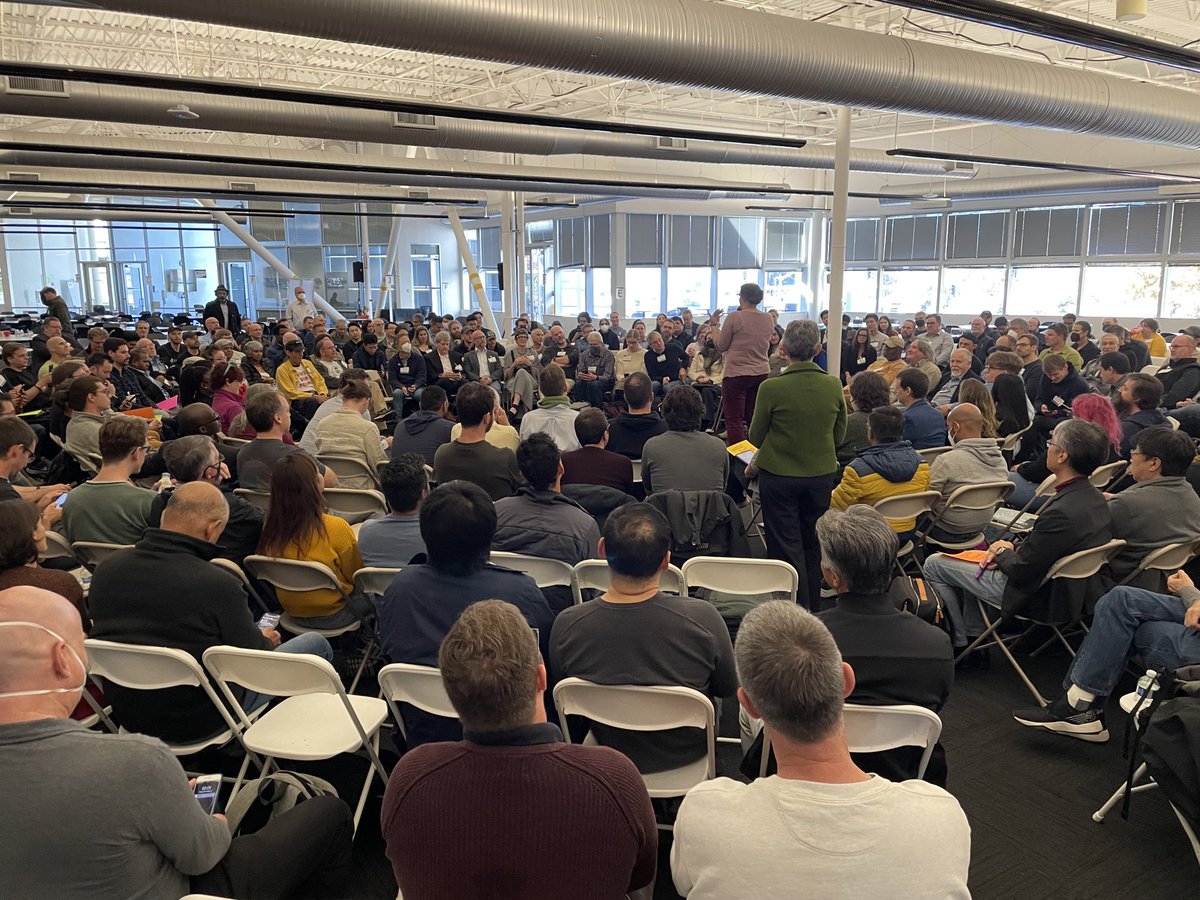 Opening circle at Internet Identity Workshop 35, can’t wait to jump into the sessions 😁 #iiw