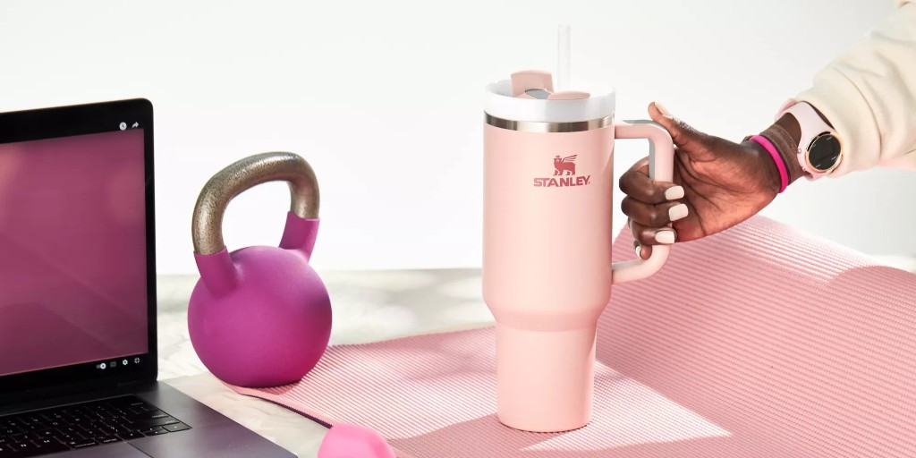 From sunrise to sunset, make the new Pink Dusk Quencher H2.0 FlowState™ Tumbler the hue you reach for all day long. Shop this limited color while it lasts: bit.ly/3X4iwJn