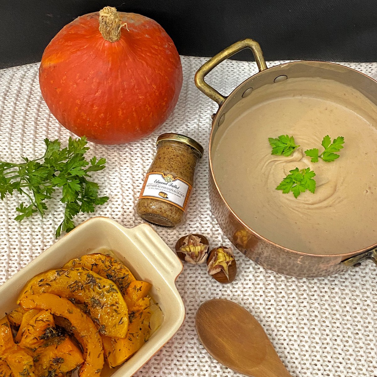 🥄 Quoi de mieux qu’un petit velouté de châtaignes du Morvan relevé avec notre moutarde au Pain d’épices de Dijon et accompagné de potimarron rôti au four ? 🌰🤪
On vous souhaite une belle soirée automnale 🍂