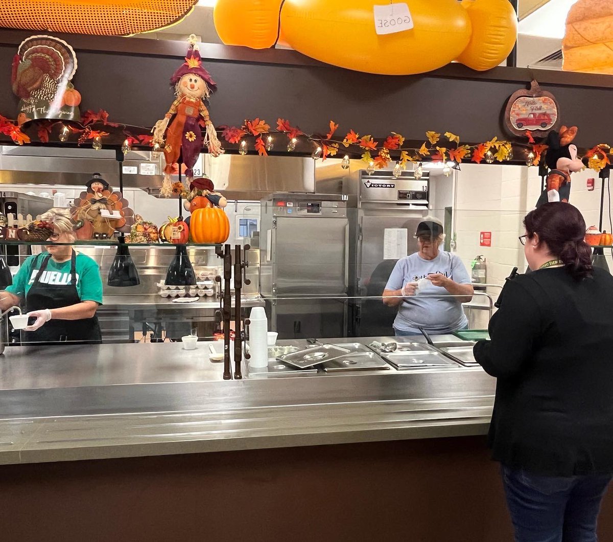 EarlyLearningDr's tweet photo. Yummy, yummy! It’s Turkey Day Meal at Duello #WeAreDuello #turkey #Thanksgiving #sides #fixins https://t.co/SYmYEujKw6