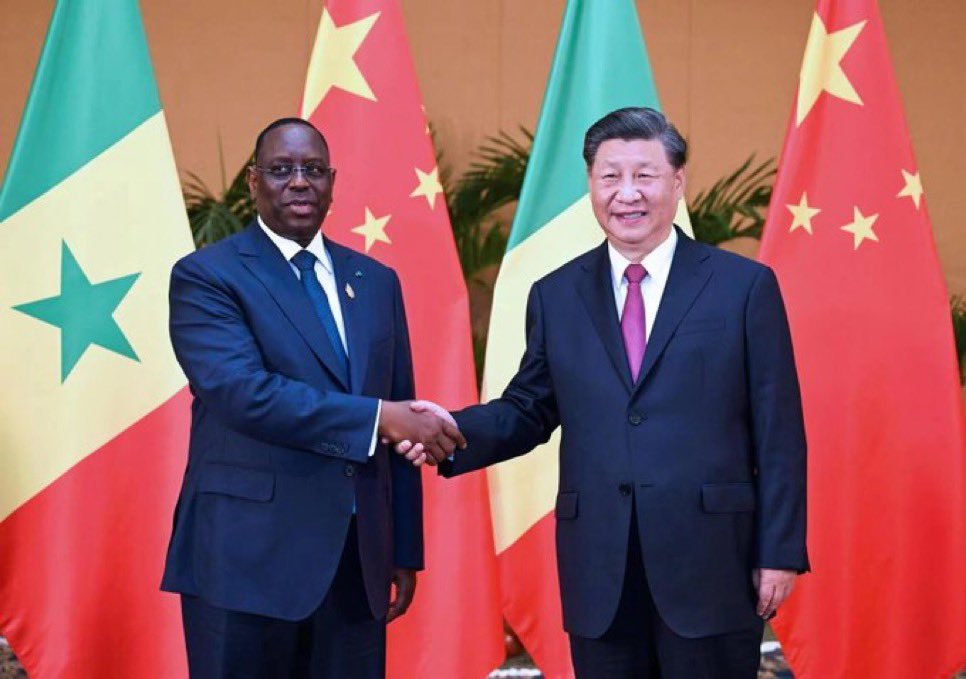 Je me réjouis de mon entretien de ce 15 novembre avec le Président Xi Jinping en marge du sommet du #G20 à Bali. Je salue l’excellente coopération sino-africaine et sénégalaise en particulier, ainsi que notre convergence de vues sur des sujets majeurs d’intérêt commun.