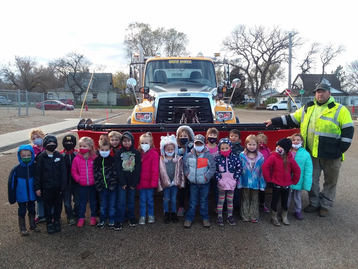 SouthDakotaDOT's tweet image. Now is a great time to submit a name for our 3rd Annual Name the Snowplow Contest!

Submit your snowplow names at: dot.sd.gov/inside-sddot/o…

Last year students at Highmore-Harrold Elementary School were winners with their plow named Snow Mater! 

#SDDOT #SD511