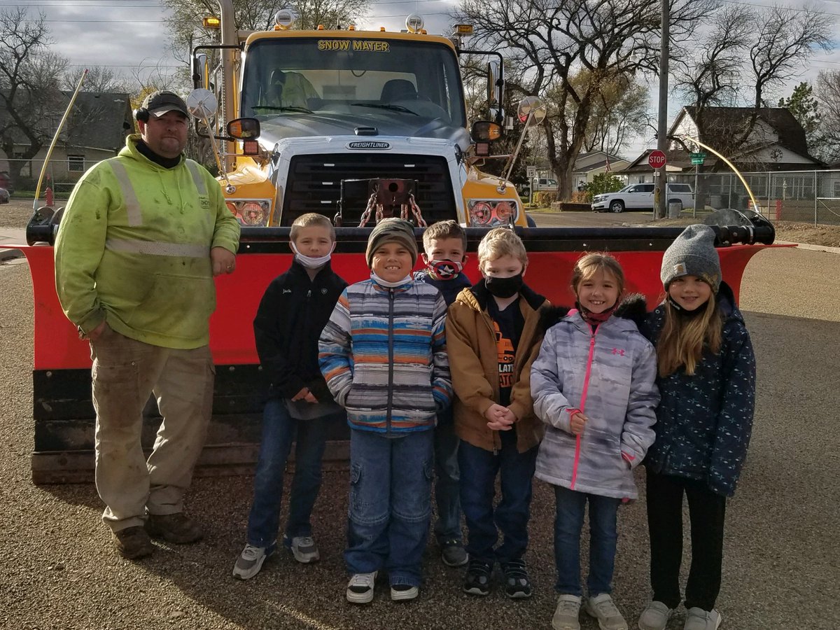 SouthDakotaDOT's tweet image. Now is a great time to submit a name for our 3rd Annual Name the Snowplow Contest!

Submit your snowplow names at: dot.sd.gov/inside-sddot/o…

Last year students at Highmore-Harrold Elementary School were winners with their plow named Snow Mater! 

#SDDOT #SD511