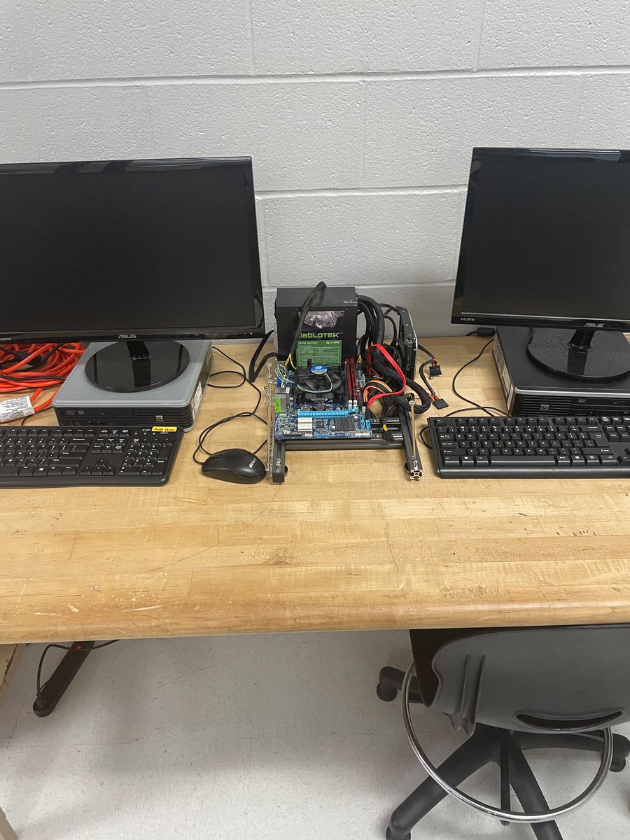 EHOVEcnt's tweet photo. Under small amounts of load, a case is not mandatory. A rig like this makes it easier to troubleshoot. #EHOVEvips https://t.co/GEkAzPKbwq