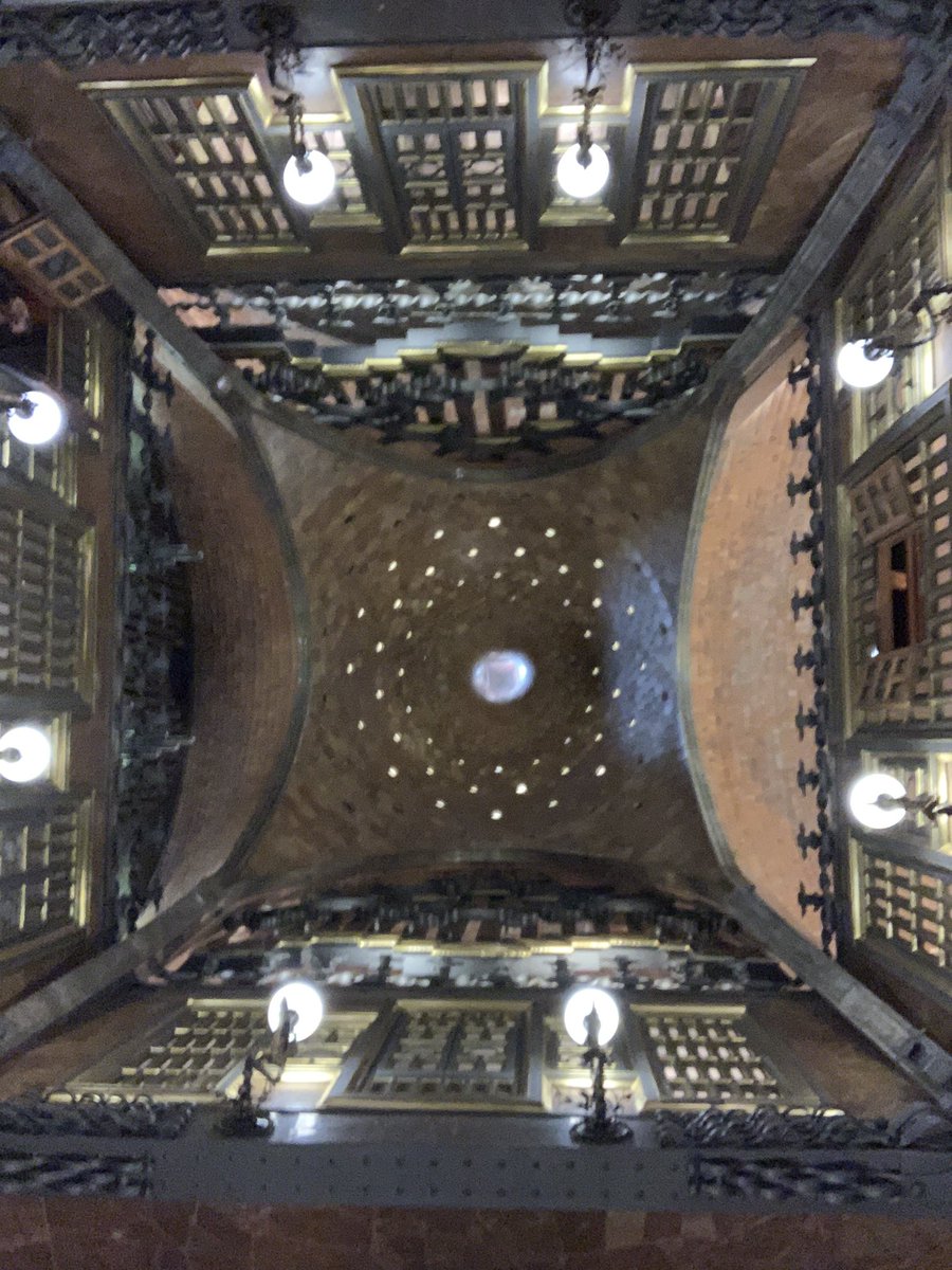 mccamposacunha's tweet photo. #PalacioGuell #BCN el genio de #Gaudí en cada detalle .. https://t.co/xyPBYXDH8X