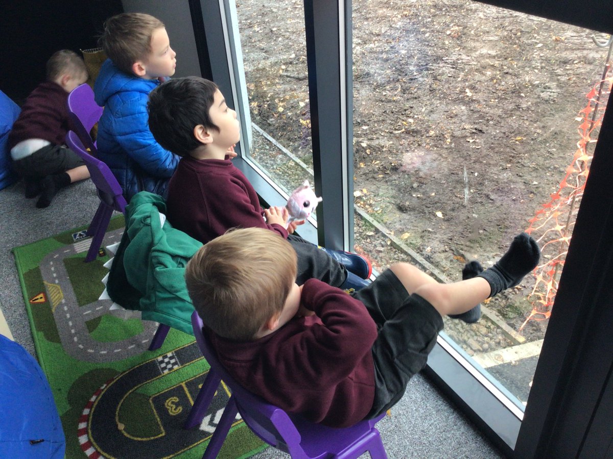Mrs Bromilow’s class are having a very exciting week in the Resource Provision. Builders are in landscaping their outdoor area and the children are having lots of fun watching the digger and dumper.👷🚜