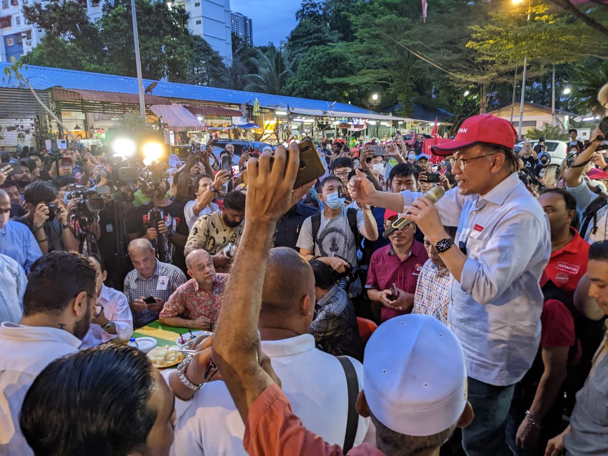 hirman74's tweet photo. Kuala Selangor @DrDzul> Lembah Pantai @fahmi_fadzil >Danau Kota @zahirhassan. Hadir!
Demi Malaysia Yang Lebih Baik.
Demi DS @anwaribrahim Perdana Menteri Malaysia.
#RantingBTSG
#UndiHarapan
#KitaBoleh https://t.co/ytezS66mJ7