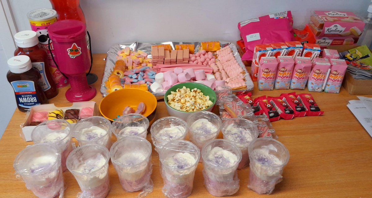 askhitec's tweet image. 📣The Hitec team went pink for the day for to raise money for Young Lives vs Cancer!

💗We raised a total of £180 for such an incredible charity and had a brilliant day dressing up and eating and drinking everything pink 🙌🏼 

#AskHitec #Charity