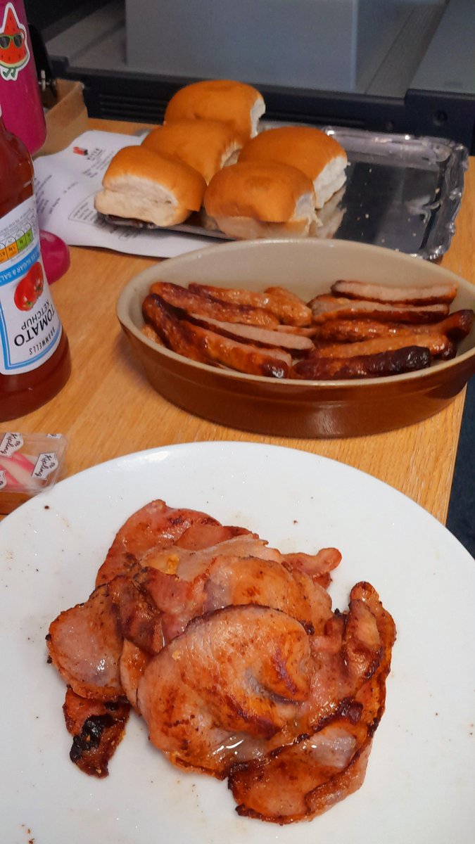 askhitec's tweet image. 📣The Hitec team went pink for the day for to raise money for Young Lives vs Cancer!

💗We raised a total of £180 for such an incredible charity and had a brilliant day dressing up and eating and drinking everything pink 🙌🏼 

#AskHitec #Charity