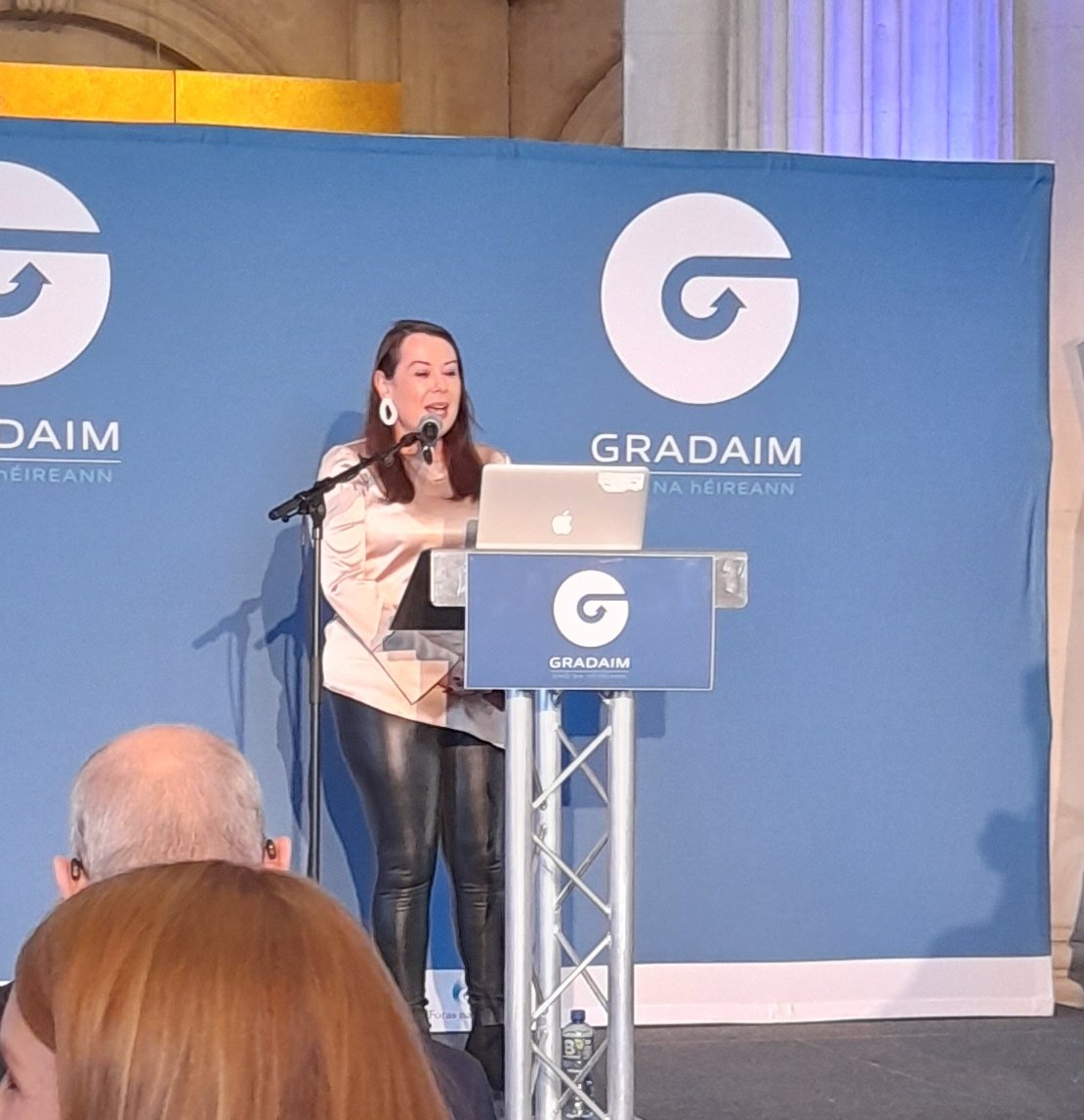 FadoArtAntiques's tweet photo. Tús an ocáid le @SNiUallachain ag Halla na Cathaireach, BÁC do @gradaim
#gradaim22 https://t.co/lexaT1g2DS