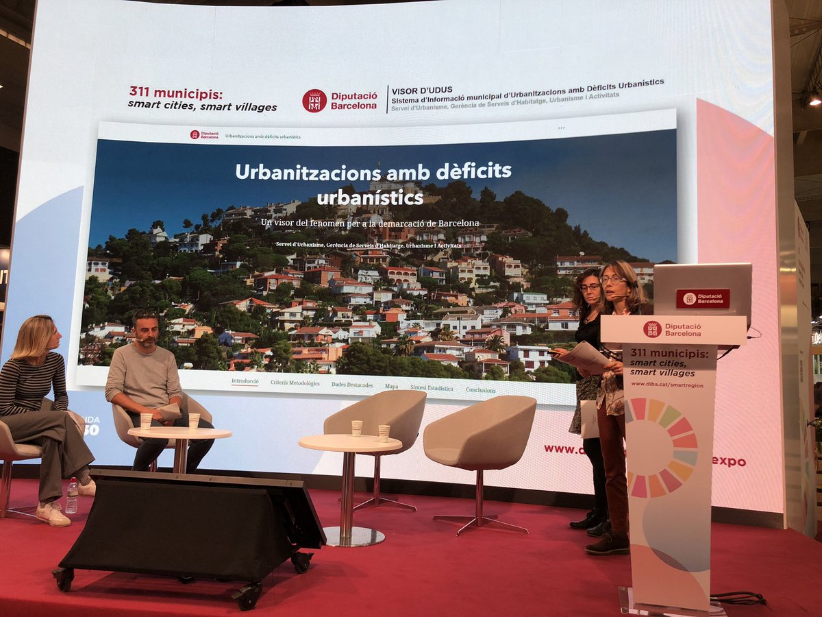 Avui des del Servei d'urbanisme hem presentat el VISOR d'UDUs o Urbanitzacions amb Dèficits Urbanístics de la demarcació al SmartCityExpo. Compila una gran quantitat de dades sobre els teixits de baixa densitat residencial a l'abast del món local.