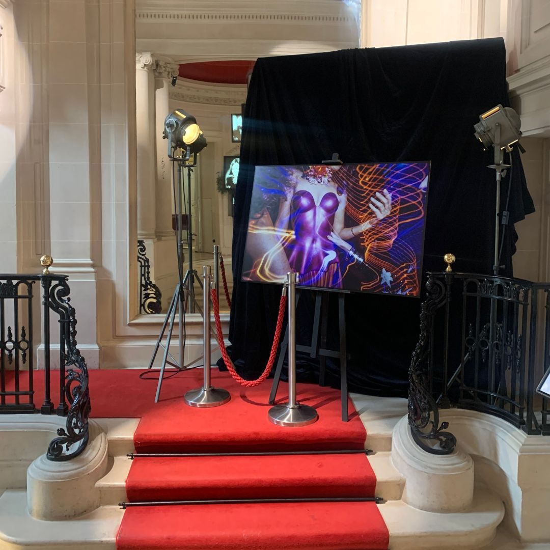 La nouvelle exposition "Fête au Palace" par Arnaud Baumann vous replonge à l'âge d'or des nuits parisiennes! 🪩
Découvrez au Studio Harcourt, jusqu'au 31/01/2023, l'exposition qui met en lumière l'esprit festif du PALACE Club de Paris, dans les années 80. #StudioHarcourt #expo