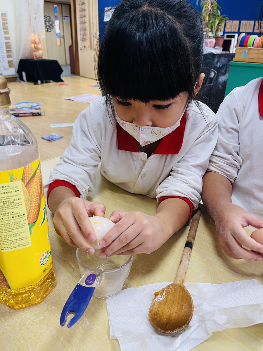 Whitney Elliott tweet media