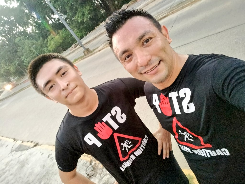 JosuManuelAven1's tweet photo. Por acá nos cayó la maldición fartlekiana en escalera.
Excelente entrenamiento.
Somos @FenixRun_Mexico
#inspirandometas #siesegordopudo
#teammadafaka #LigadelaJusticiaRunner https://t.co/ETtf7BOiuv
