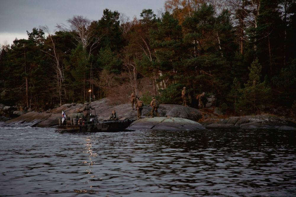iimefmarines's tweet photo. Permission to Come Ashore!

Marines with @2ndMLG land a Finnish G-Class landing craft on Hästö Busö, Finland. 

#TFRedCloud deployed to Finland in support of #ExSYD22 and #ExFW22 to strengthen relationships between the @USMC and @Puolustusvoimat.

@usembfinland @FinlandinUSA https://t.co/ihoTNaJKxv