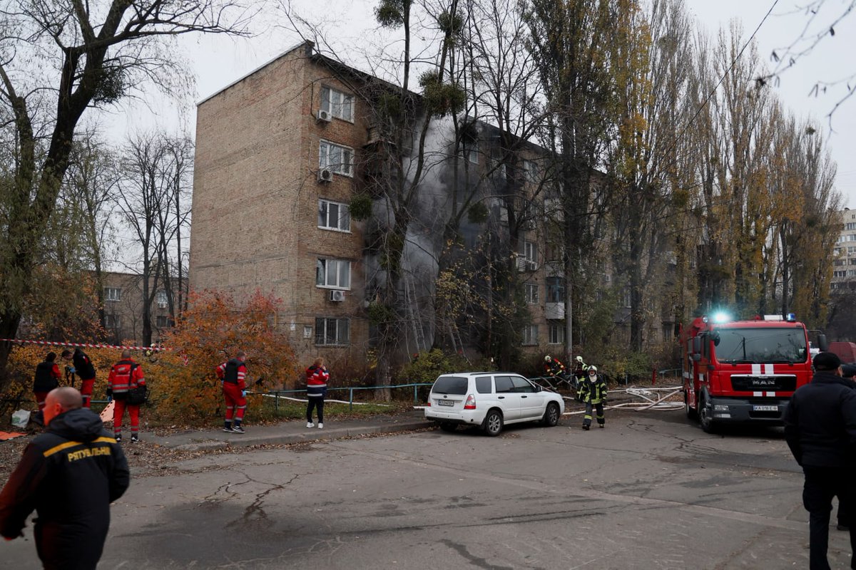 Наслідки ракетного удару по Києву. 

Фото: Reuters