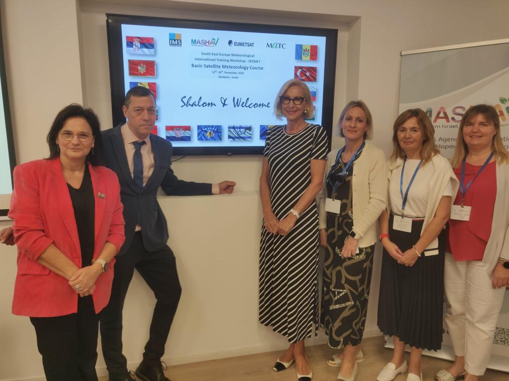 DHMZ_HR's tweet photo. U 🇮🇱 je u tijeku SEEMET-2022, radionica o satelitskoj meteorologiji.
Jake snage @DHMZ_HR, @TanjaRenko i Dunja Plačko-Vršnak, podržala je 🇭🇷 ambasadorica Vesela Mrđen Korać.
Trening organizira #SEEMET uz podršku @EUMETSAT
#Eumetcal #EUMeTrain @ECMWF
Više 👉https://t.co/GKXCo46C7I https://t.co/8957K7Gfu6