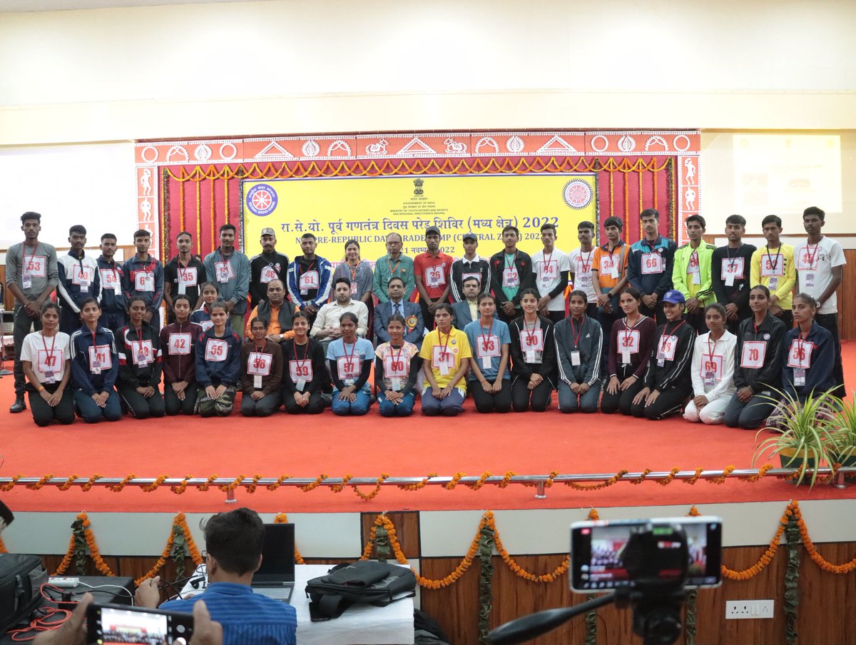 NSSRDBhopal's tweet photo. Also check these out...
Some glimpses while taking the group photos.(2/3) https://t.co/BVewnlp1Q4