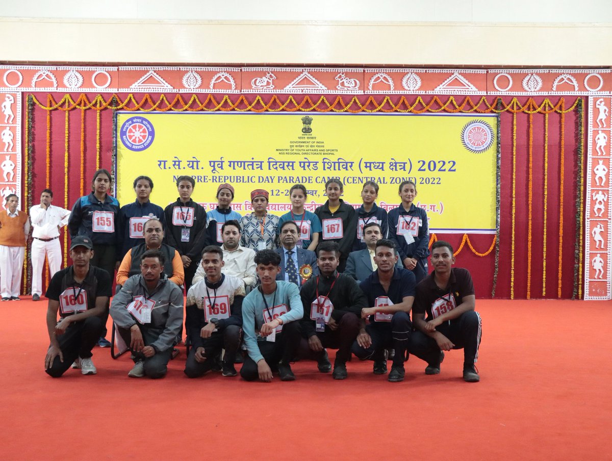 NSSRDBhopal's tweet photo. Also check these out...
Some glimpses while taking the group photos. (3/3) https://t.co/OkQY84et66