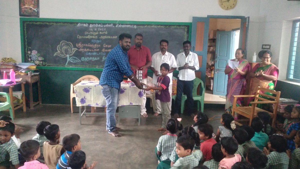 ApjFutureVision's tweet image. திண்டுக்கல் மாவட்ட அறக்கட்டளையின் சார்பில் சின்னாலபட்டியல குழந்தைகள் தின விழாவில் போட்டிகள் நடத்தி பரிசுகள் வழங்கப்பட்டது.

apjfuturevision.org
#ApjFutureVision #Dindigul #ChildrensDay #SkillDevelopment