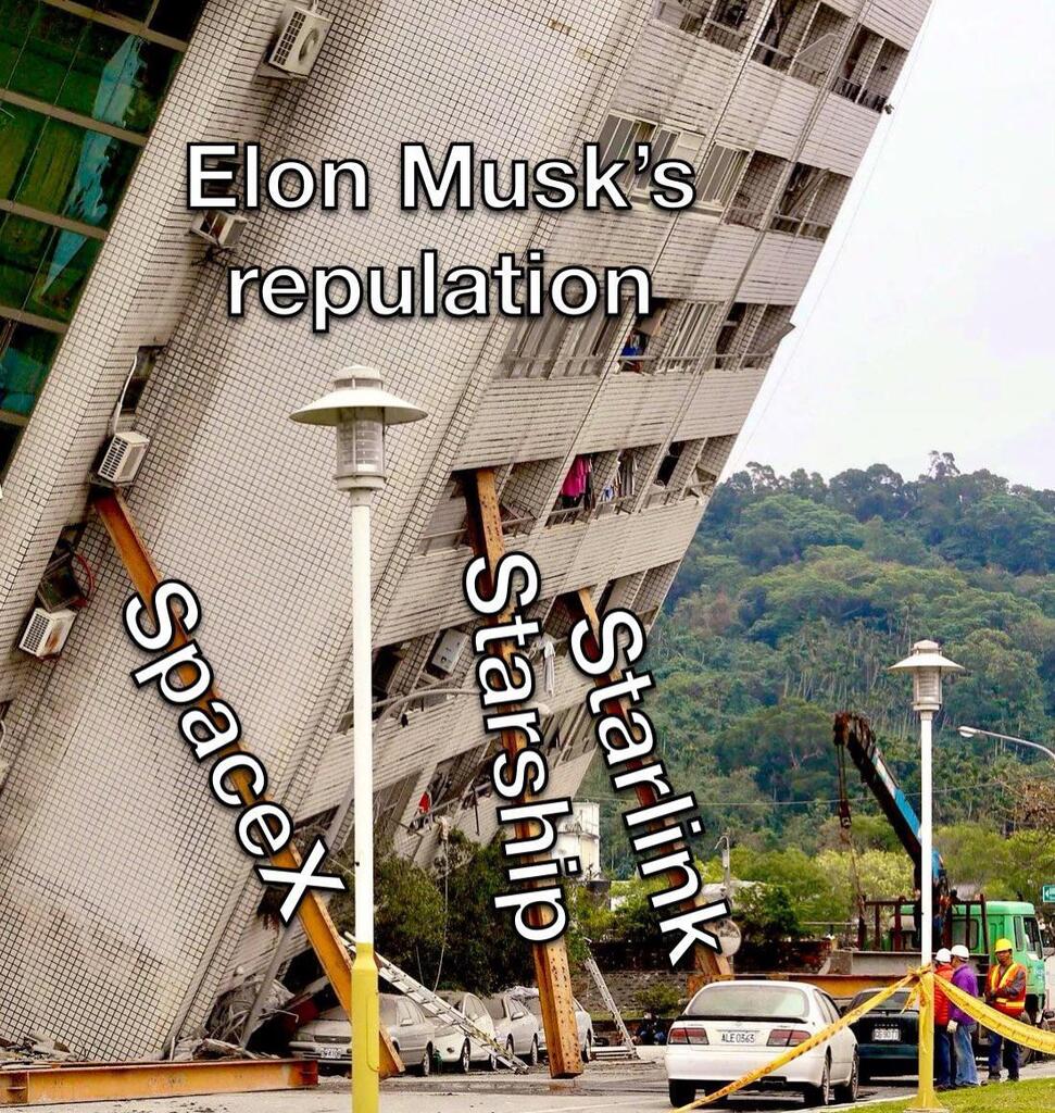 "Why couldn’t he just focus more on the cool rocket company :/" by UsedToothpick via reddit.com/r/SpaceXMaster…