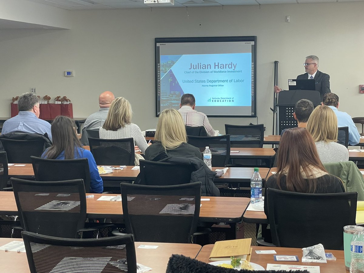 LSlaughter225's tweet image. KY welcomes Julian Hardy from @USDOL to celebrate #NationalApprenticeshipWeek. 🎉 Did you know that the @KyDeptofEd TRACK youth apprenticeship program is recognized federally as one of the most premiere programs in the country?  @KyEdandLabor  @CPENews