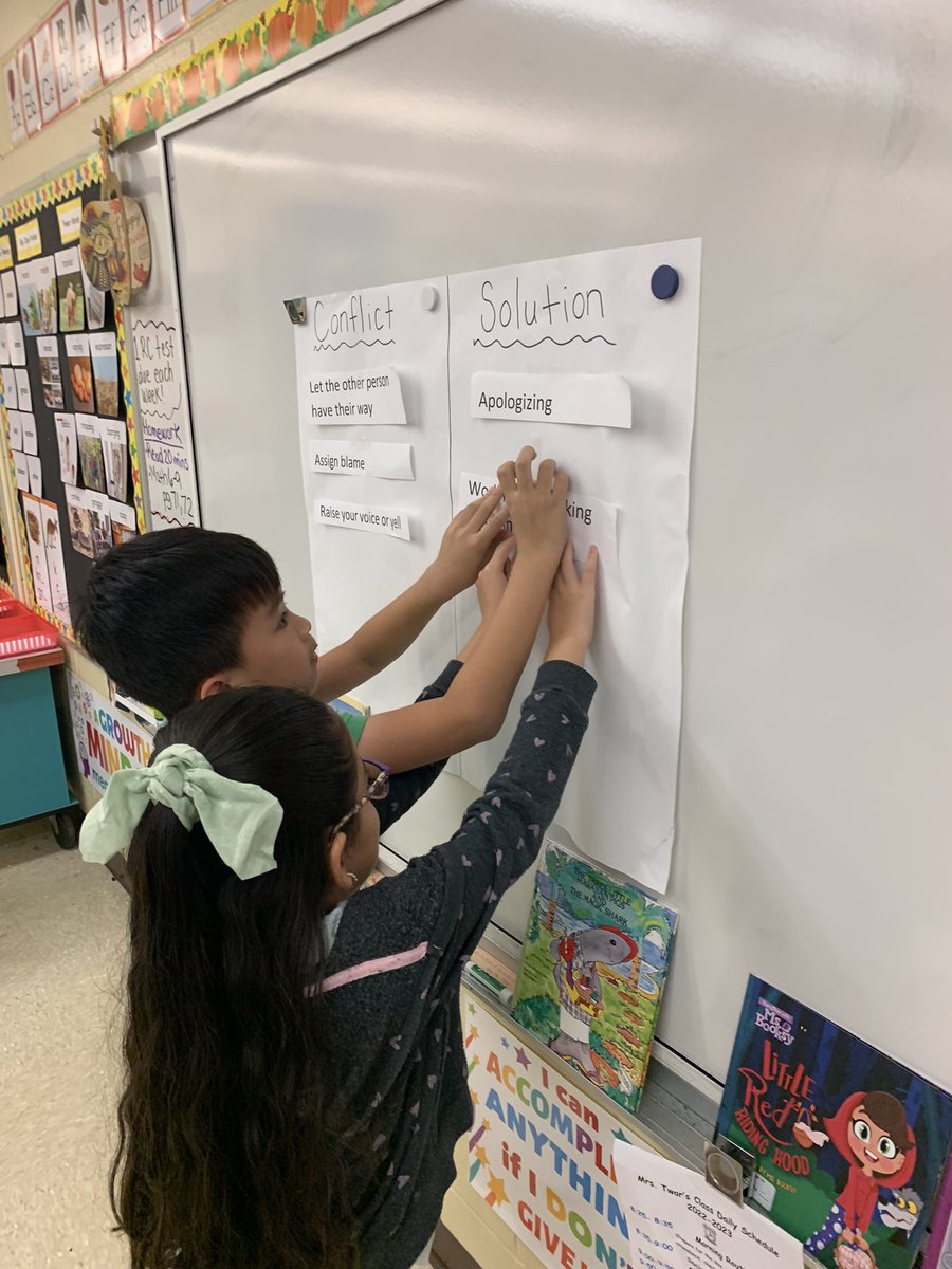 MrsTwar's tweet photo. Sorting conflicts/solutions in today’s Connect for Success lesson. 👏🏻 @collierschools @pmepelicans https://t.co/fLA3vNHZ67