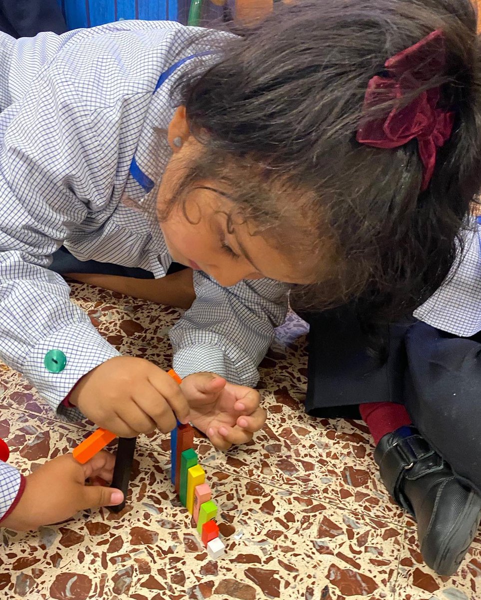 _Adoratrices_'s tweet photo. Los alumnos de 2º Ed. Infantil han empezado a trabajar el pensamiento lógico-matemático a través de las regletas. ¡Cuántas cosas van a aprender a través de ellas!
#colegio #adoratrices #logroño #educacioninfantil #logicamatematica #regletas #educacion #LaRioja https://t.co/ptrkVxUuXK