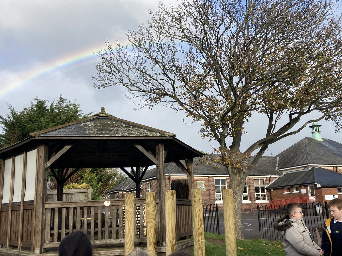SullyPS's tweet photo. We have used the bad weather to explore our new weather station in #SPSyear2/3. Why do we get rainbows? What do we measure temperature in? How can we find out how much rain fell? Can we recreate the sound of rain? #SPScurious #SPSenhancedprovision https://t.co/4h8FhwpmgM