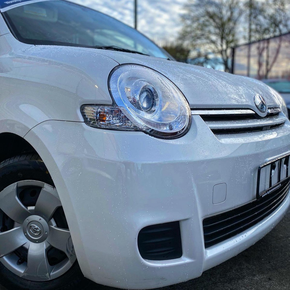 KylemoreCars's tweet photo. Name this car?? If I had โฌ1 for every time Iโve seen one on the Irish roadsโฆ. Iโd have โฌ0 #namethecar #IrishTwitter #cartoon #carswithoutlimits #crazy #funnylooks #money #CristianoRonaldo https://t.co/nPjIRMTsDt