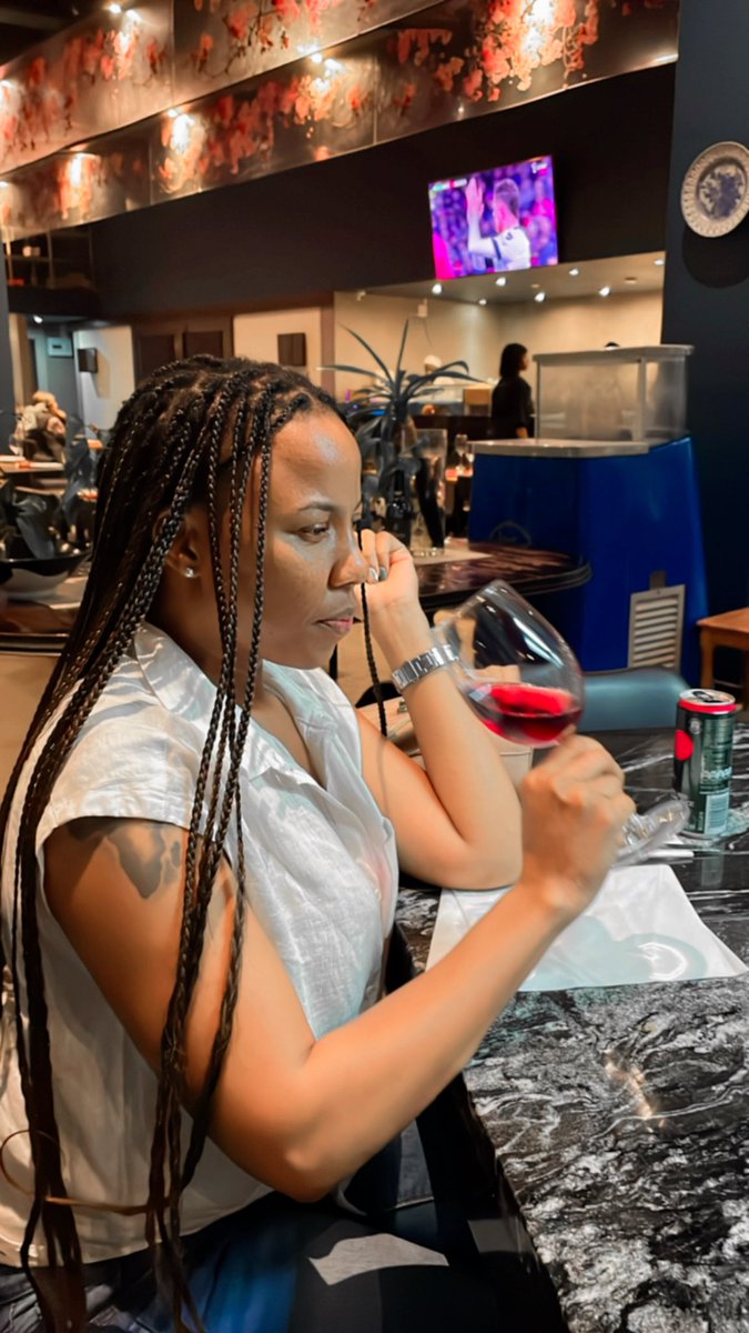 ThandoMagane's tweet image. Farmers talk about animals and crops on dinner dates, they complain about feed and fertiliser price all the time even during romantic intimate moments, you need an extra heart to love and tolerate a farmer. Once we start talking about farming we get carried away, we dont stop