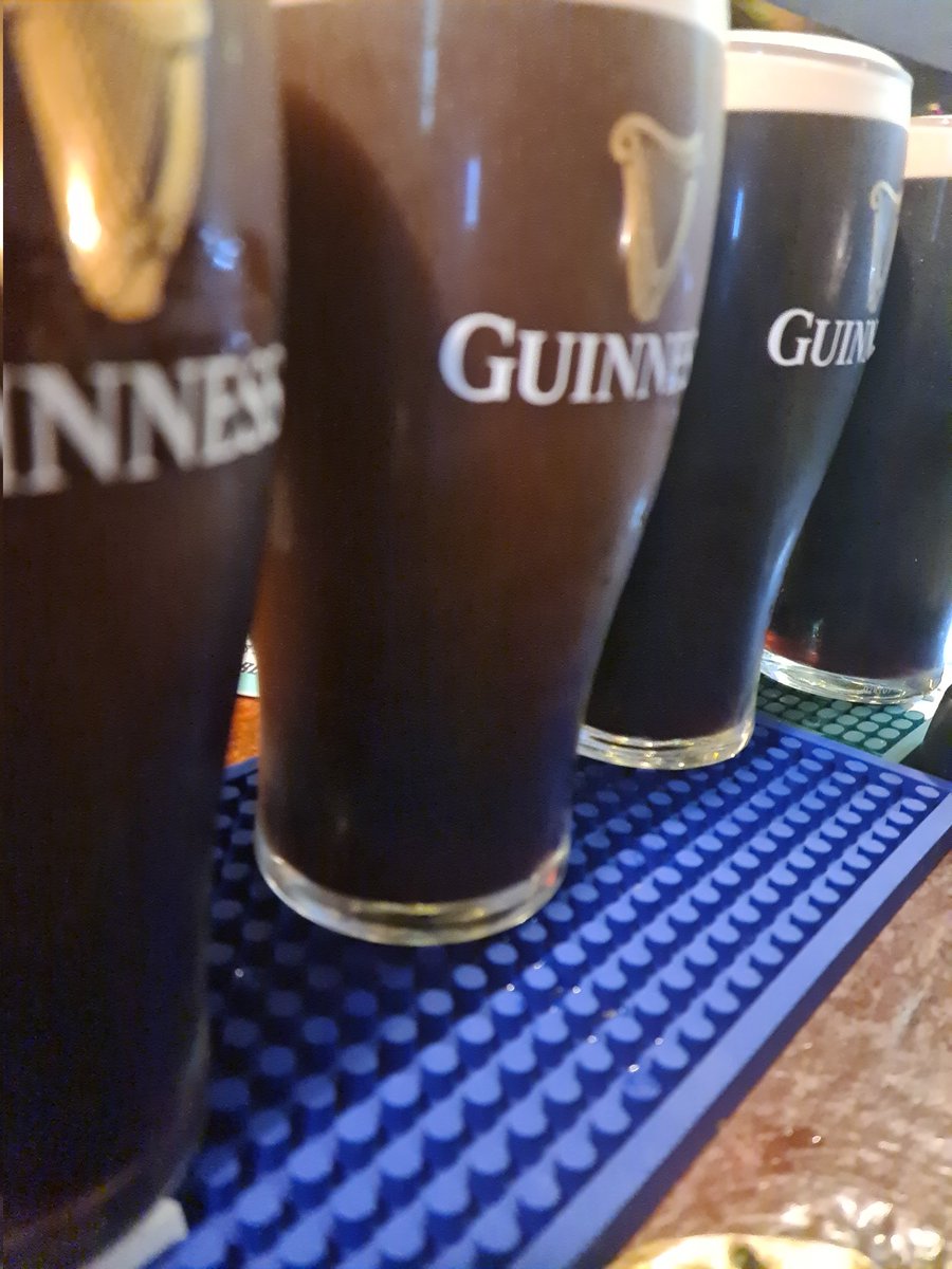 Monday night line-up 🍺 #Guinness 
#PerfectPour 🍺 
#BoozePundit 🍻
