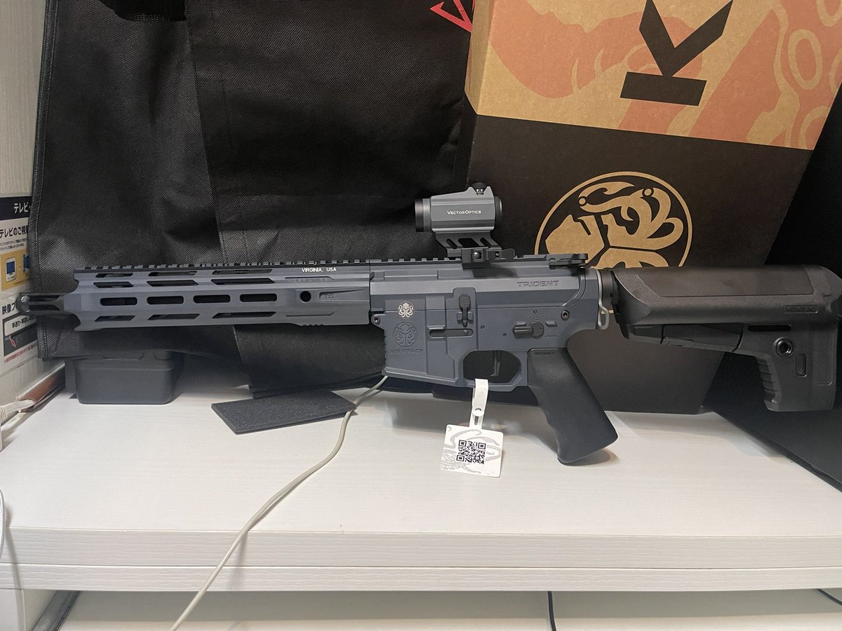 makurokkusu's tweet photo. 下になんかイカさん居るーっ！w
色合いすぎるんよ
丁度いいタイミングでお得すぎるトライデント見つかってしまうんよ
初のイカさんはもうすぐ届くベクターだと思ってたんよ
いきなりイカさん2つのオーナー
なぜこうなった！
#軍拡報告
#41px
#大雄ホビーショップ
#VectorOptics
#KRYTAC
#TridentMK2 https://t.co/Vh4zwe4C3Q