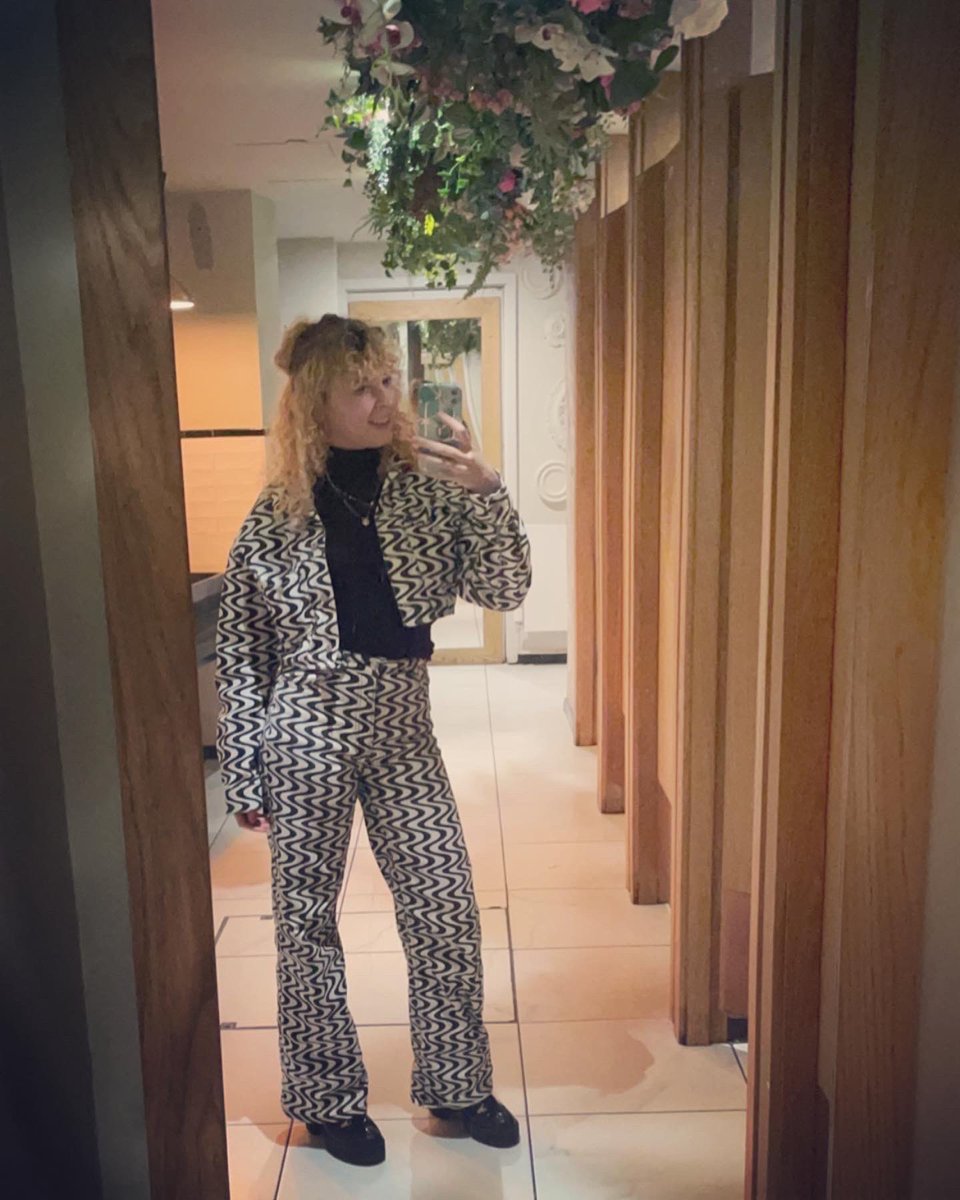 Got told by the guy in the shop that I look like Sheldon on acid. I didn’t know how to respond to that😂 idk what would you say ?