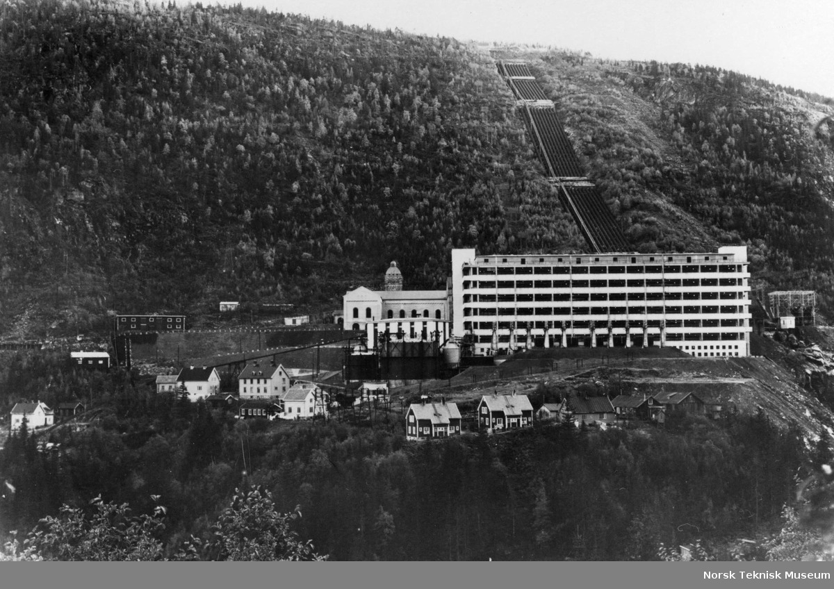UKinNorway's tweet photo. #FreshmanWeek - Day 2
Op Gunnerside is among the most celebrated 🇬🇧🇳🇴 #WW2 operations, cutting off heavy water supply to the Nazi nuclear weapon programme.
Less known is Op Freshman in which 🇬🇧 and Co'wealth airmen attempted a daring infiltration of the facility at Rjukan. https://t.co/i4wYShsHAX