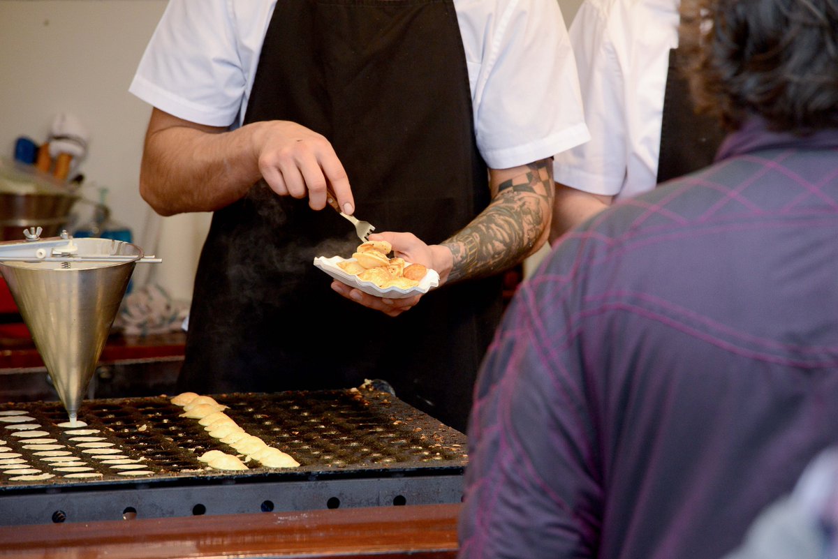 EventsinLincoln's tweet photo. Food, glorious food! 

Whether it's sweet or savoury, there really is something for everyone! 

#LincolnChristmasMarket #LCM22 https://t.co/dZbu9EmDC1