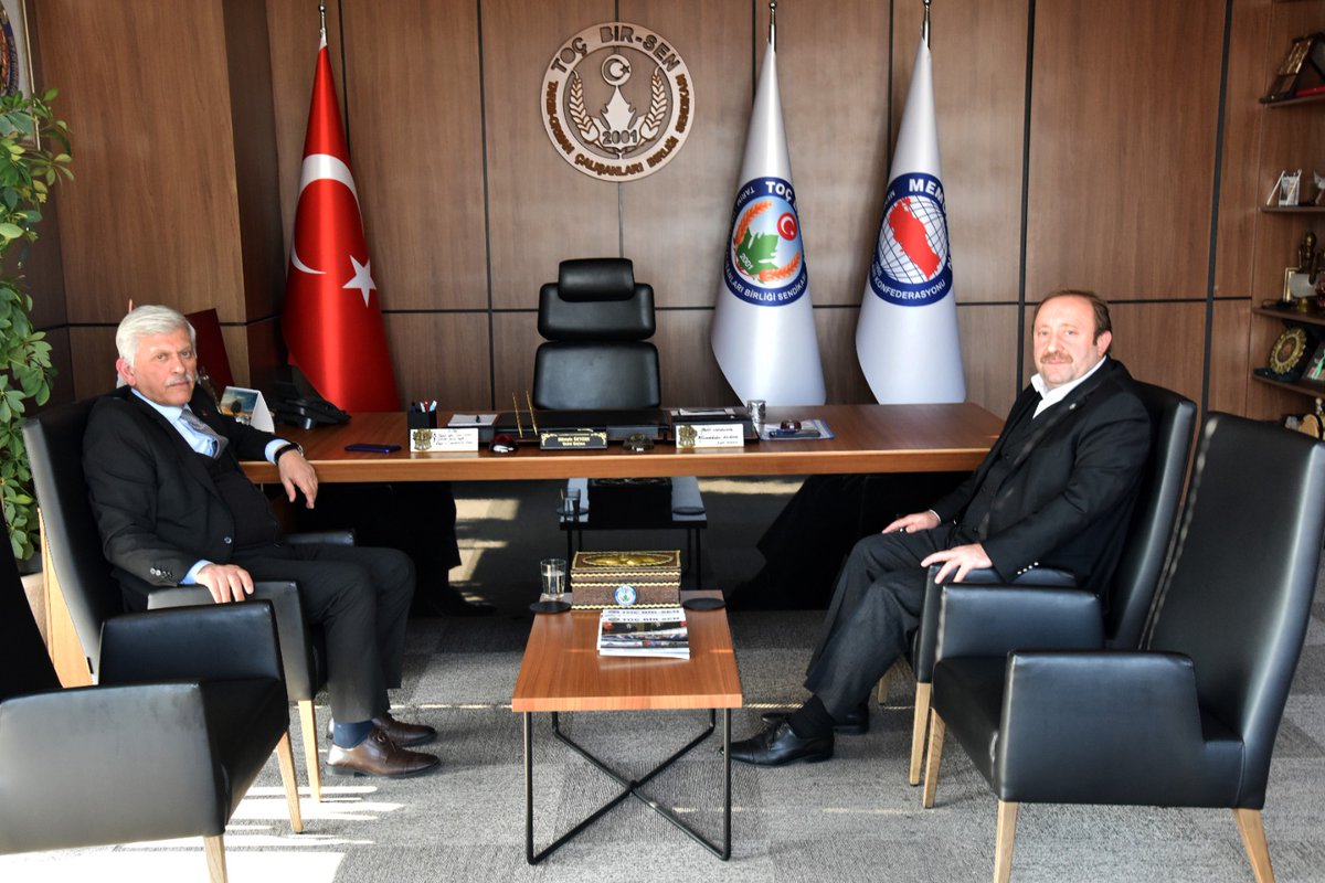 huseyinozturk_1's tweet photo. Türk Veteriner Hekimleri Birliği Merkez Konseyi Başkanı Sn. Ali Eroğlu’nu Genel Merkezimizde misafir ederek Veteriner Hekimlerimizin sorunları ve çözümüne ilişkin istişare ettik. 

Sayın @ali_eroglu44 ’na ziyaretleri dolayısıyla teşekkür ederiz. https://t.co/p67G9QS86c