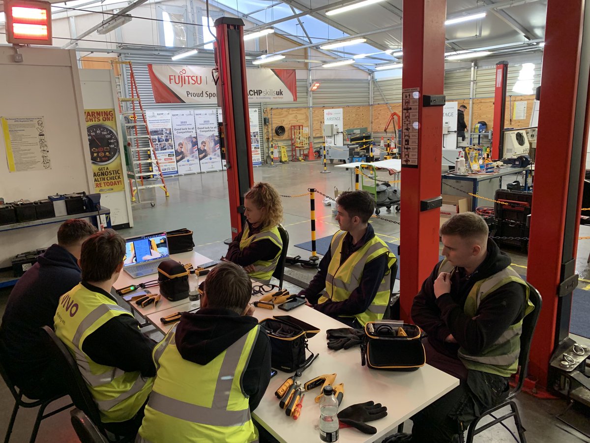 Competition familiarisation started and ⁦<a href="/Fieldpiece/">Fieldpiece Instruments</a>⁩ measurement instruments ⁦<a href="/thecoolinghub/">IOR - the Institute of Refrigeration</a>⁩ ⁦<a href="/ACRJournal/">ACR Journal & Heat Pumps Today</a>⁩ ⁦@fujitsu_ac⁩  come down tomorrow and see the apprentices in action