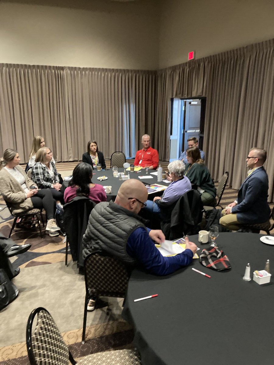 KSPrincipals's tweet photo. Elementary Principals engaged and learning first thing this morning! #KPC22 https://t.co/vAEsreDLLf